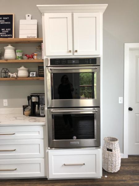 Maple Wall oven with white lacquer.